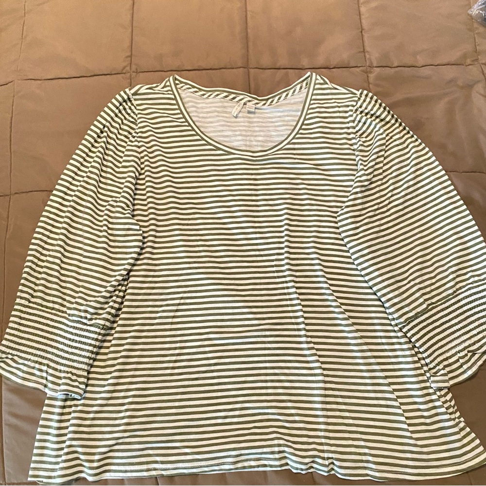 👗 Striped Women's Top - Green and White